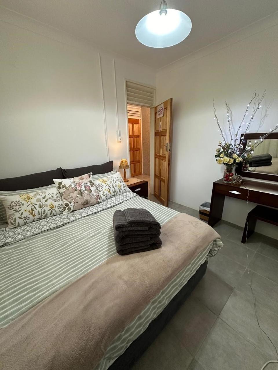 Bagley Terrace 136 Cottage Йоханнесбург Экстерьер фото